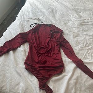 Cute rouge bodysuit! Perfect for a night out! Amazing fit